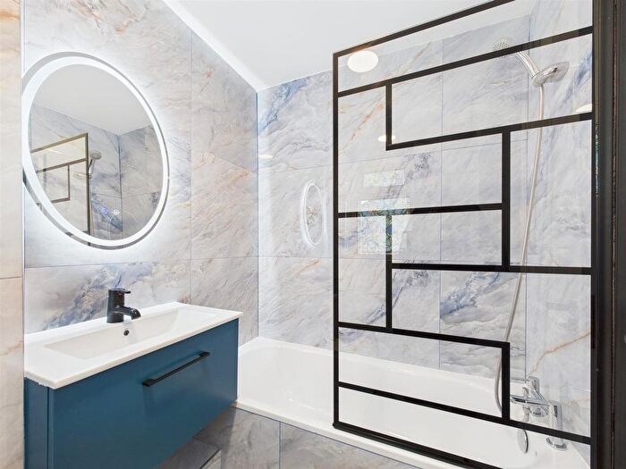 1 Bedroom Flat For Sale In Albert Road, London, N15