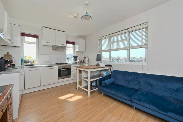 1 Bedroom Flat To Rent In Coronation Court, Brewster Gardens, W10
