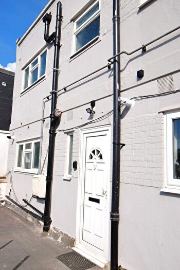 4 Bedroom Flat To Rent In Northolt Road, South Harrow, HA2