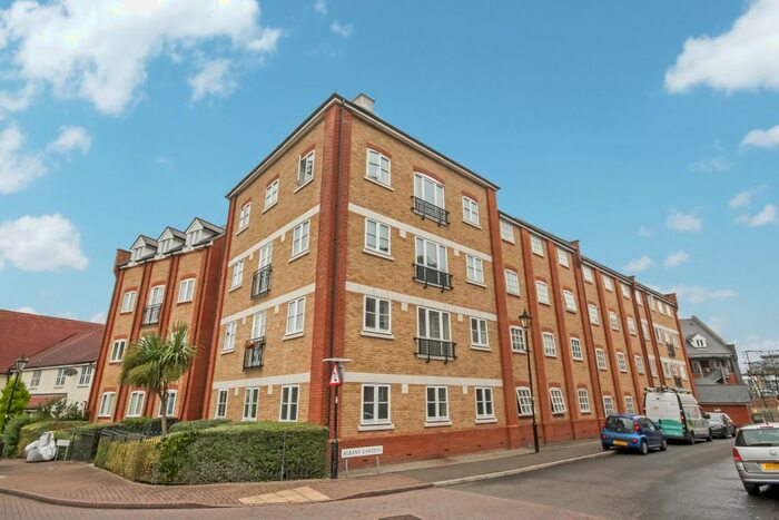 3 Bedroom Flat To Rent In Albany Gardens, Colchester, CO2