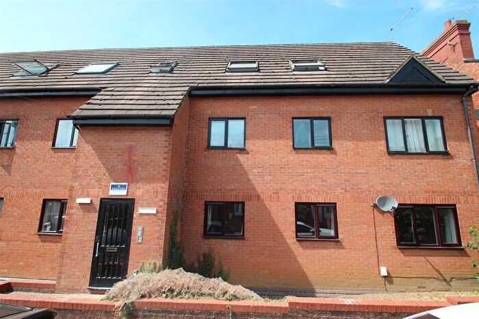 2 Bedroom Flat To Rent In Portland Road, Rushden, NN10