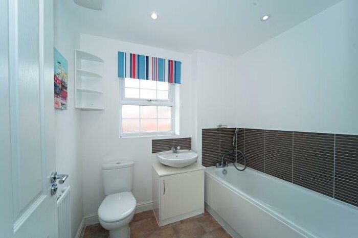 4 Bedroom Town House To Rent In Clover Rise, Woodley, RG5