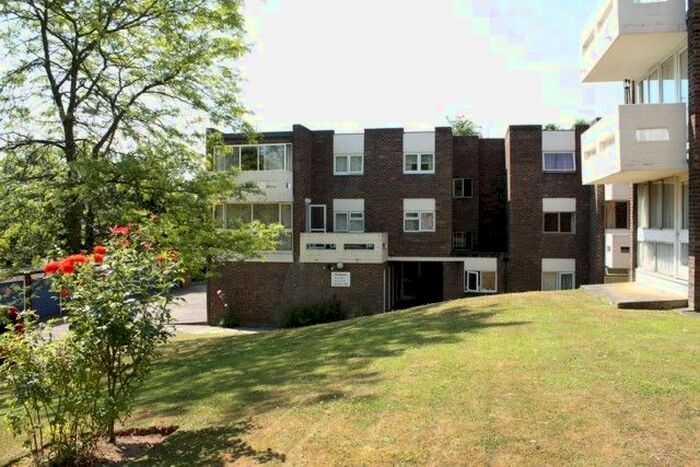 1 Bedroom Flat To Rent In Park Drive, Woking, GU22