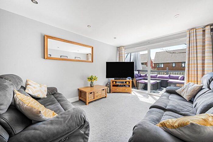 3 Bedroom Terraced House For Sale In Willow Close, Garsington, OX44