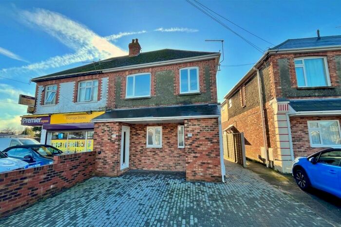 3 Bedroom Flat To Rent In Oakdale, BH15