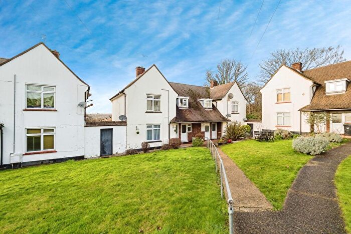 1 Bedroom Maisonette For Sale In Thurlby Close, Woodford Green, IG8