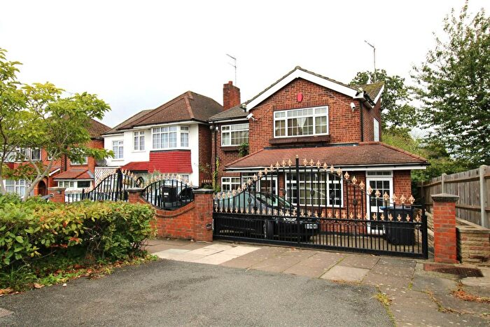 4 Bedroom House For Sale In Winchmore Hill Road, Southgate, N21