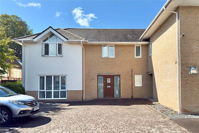 2 Bedroom Flat For Sale In Kings Avenue, Penn Hill, Poole, Dorset, BH14