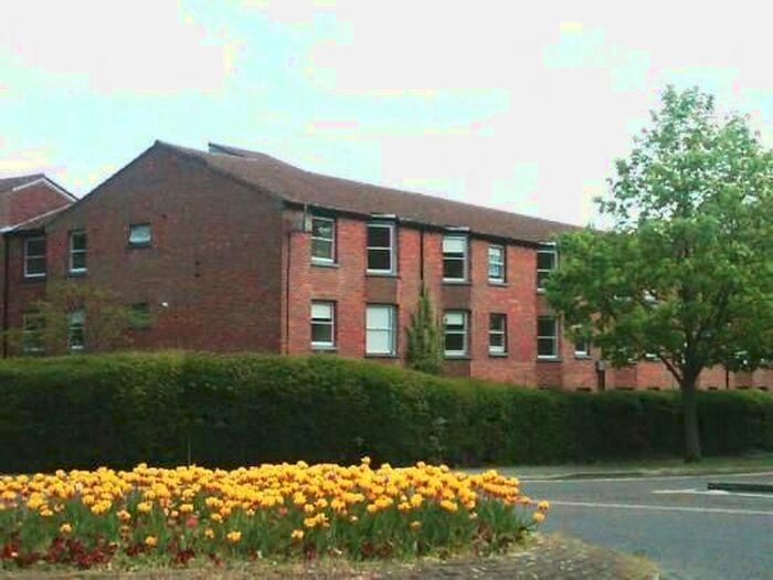 2 Bedroom Flat To Rent In Woods Avenue, Hatfield, AL10