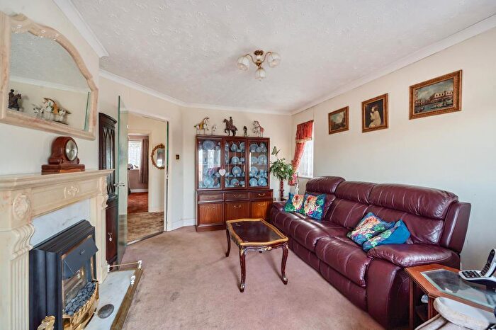 2 Bedroom Detached Bungalow For Sale In High Wycombe, Keep Hill, Buckinghamshire, HP11