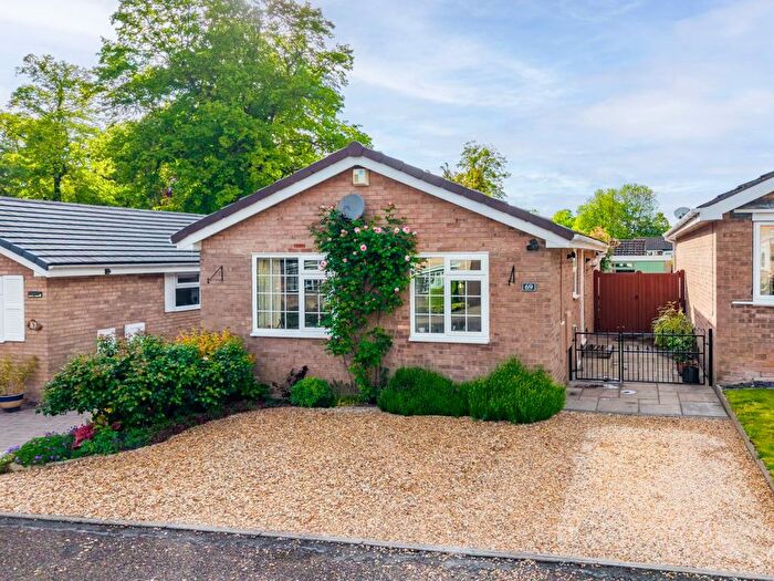 2 Bedroom Detached Bungalow For Sale In Park Avenue, Darley Dale, DE4