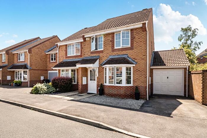 3 Bedroom End Terrace House For Sale In Buttercup Place, Thatcham, RG18