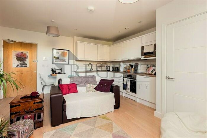 1 Bedroom Apartment To Rent In Brook House, Cricket Green, CR4