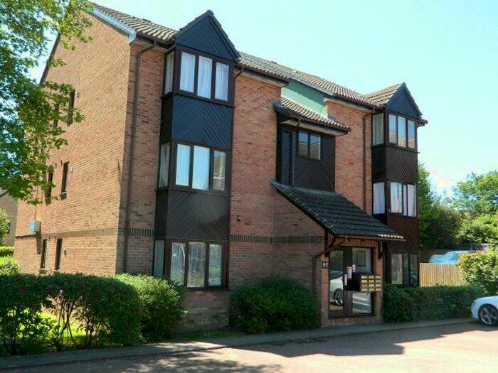 Flat To Rent In Manor Fields, Horsham, RH13