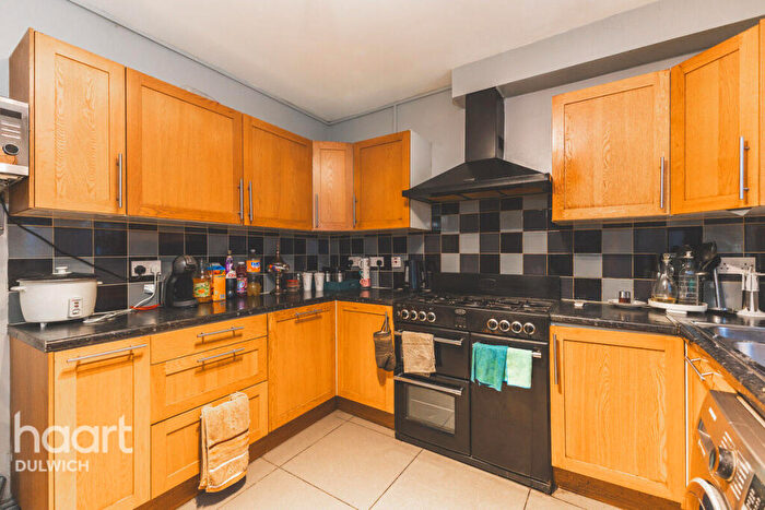 7 Bedroom Semi-Detached House For Sale In Bowen Drive, London, SE21