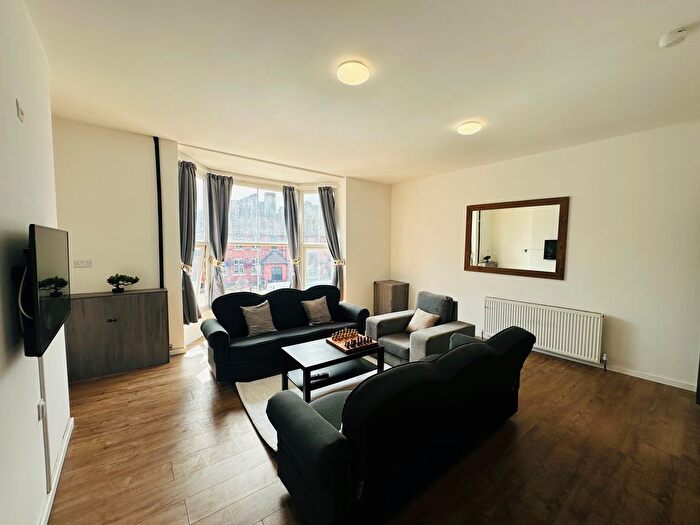 3 Bedroom Flat To Rent In Radcliffe Road, Nottingham, NG2