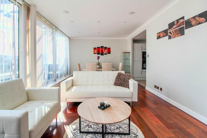 3 Bedroom Flat To Rent In Boardwalk Place, London E14