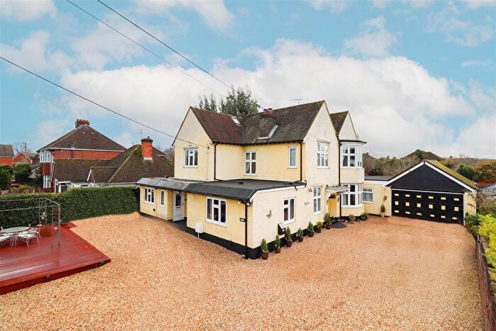 5 Bedroom Detached House For Sale In Aldershot Road, Ash, GU12