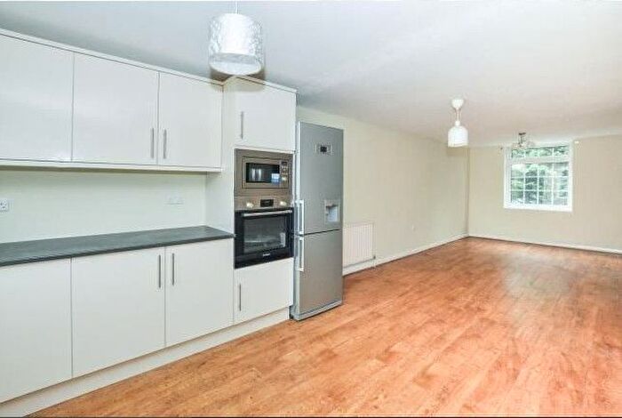 4 Bedroom Town House To Rent In Paul Gardens, Croydon, CR0