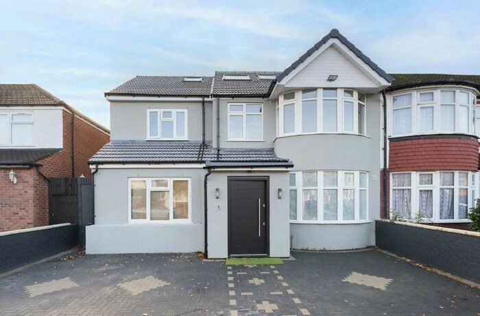 1 Bedroom Flat To Rent In David Avenue, Greenford, UB6