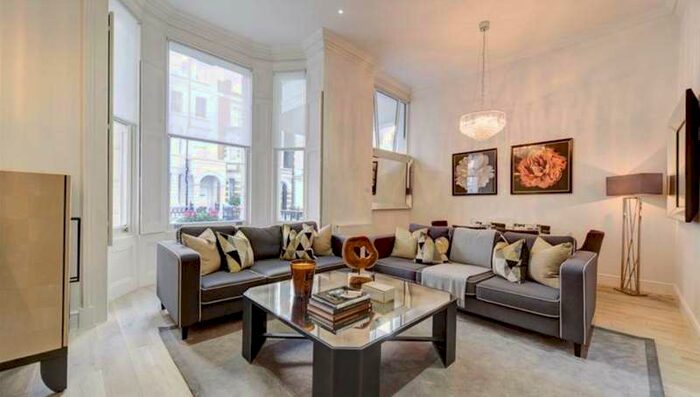 4 Bedroom Apartment To Rent In Flat, Somerset Court, - Lexham Gardens, London, W8