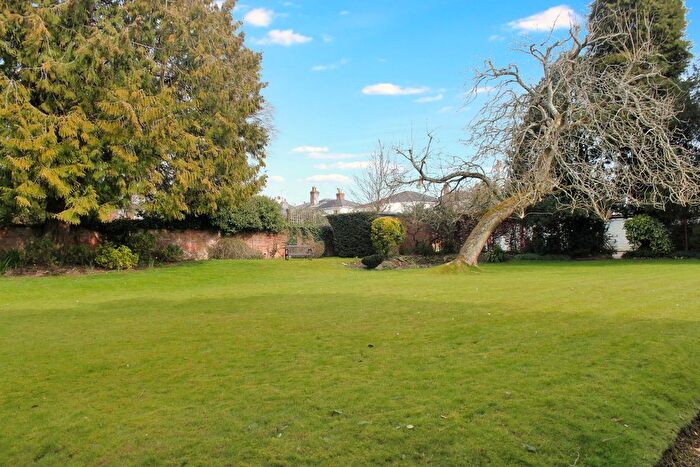 2 Bedroom Flat To Rent In Christchurch Road, Winchester, SO23