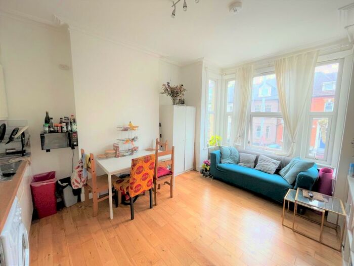 3 Bedroom Flat To Rent In Belmont Road, Turnpike Lane, N15