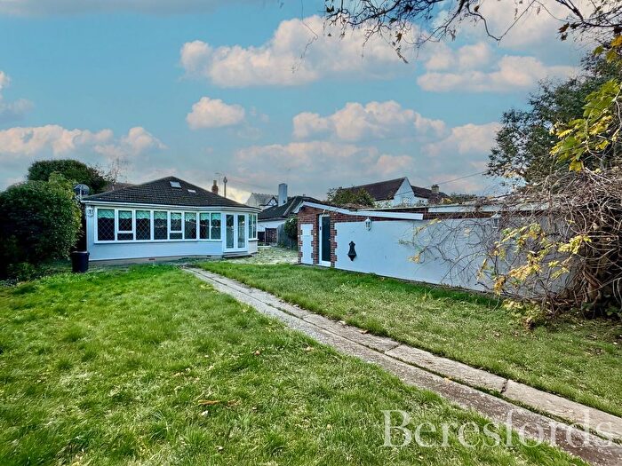 1 Bedroom Bungalow For Sale In Stanley Road, Hornchurch, RM12