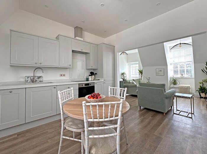 2 Bedroom Flat For Sale In High Street, Sidmouth, EX10