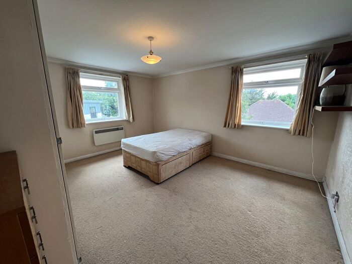 2 Bedroom Flat To Rent In Dorchester Court, Greenlands Road, Staines-Upon-Thames, Middlesex, TW18