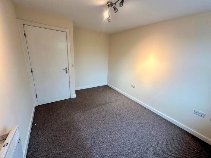 1 Bedroom Flat For Sale In Laporte Way, Luton, LU4