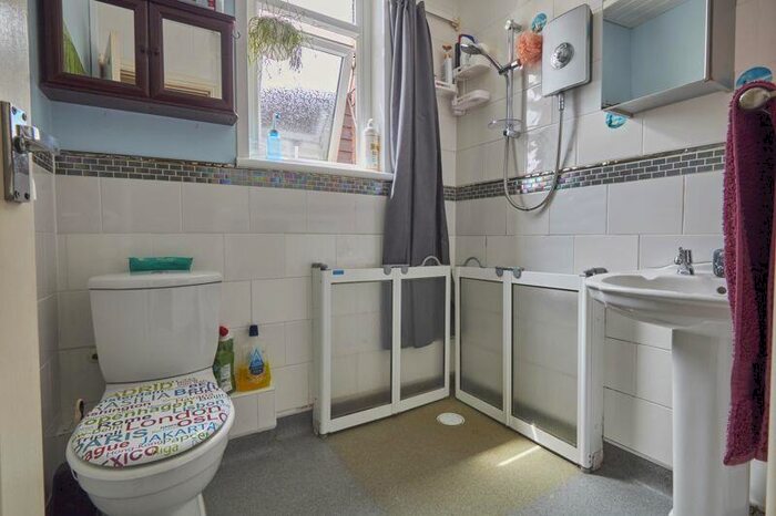 3 Bedroom Semi-Detached House For Sale In Rifford Road, Exeter, EX2