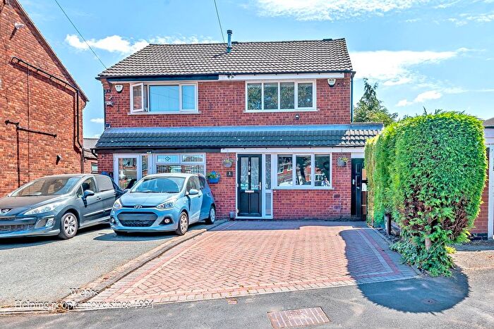 2 Bedroom Semi Detached House For Sale In Houliston Close, Wednesbury, WS10