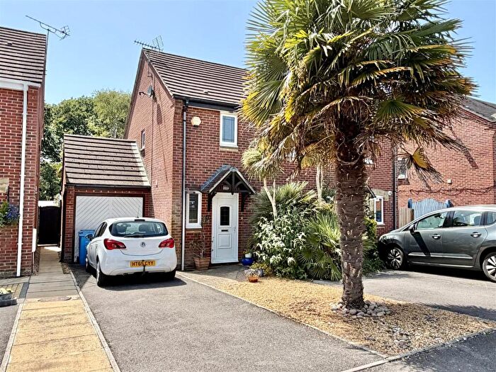 3 Bedroom Semi-Detached House For Sale In David Way, Hamworthy, BH15