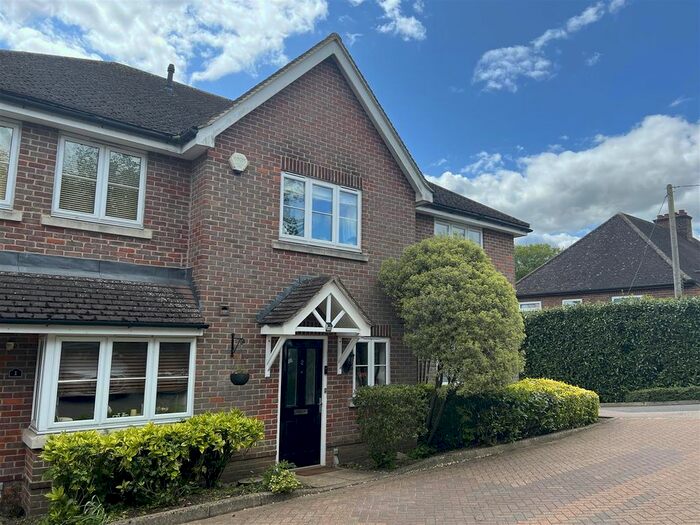 2 Bedroom Property To Rent In Dell Close, Chesham, HP5