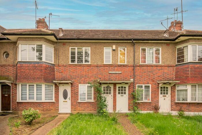 4 Bedroom Maisonette To Rent In Crescent Road, Finchley, London, N3