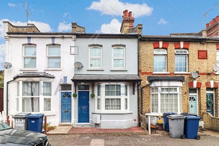3 Bedroom Terraced House For Sale In Edward Grove, New Barnet, EN4