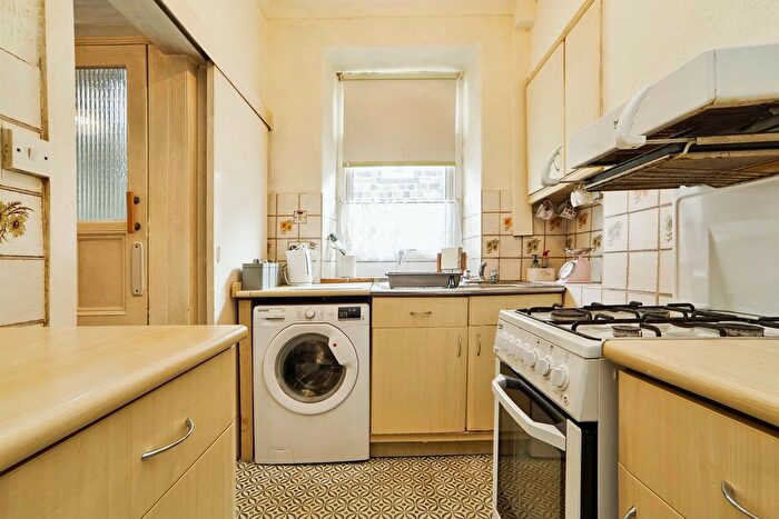 3 Bedroom Terraced House For Sale In King Street, Yeadon, Leeds, LS19