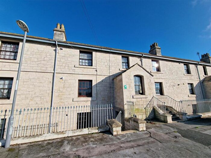 3 Bedroom Flat To Rent In Alma Terrace, Portland, DT5