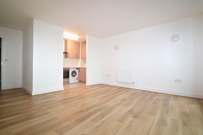 2 Bedroom Flat To Rent In Tideslea Path, London, SE28