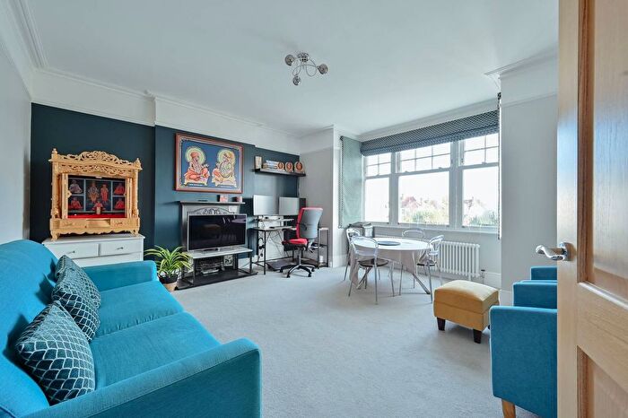 2 Bedroom Maisonette For Sale In Radnor Road, Harrow, HA1