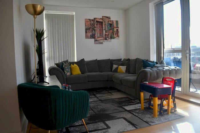 2 Bedroom Flat To Rent In Lampton Road, Hounslow, TW3