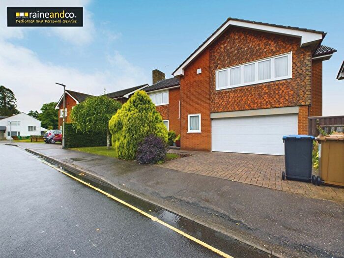 5 Bedroom Detached House To Rent In Kerdistone Close, Potters Bar, EN6