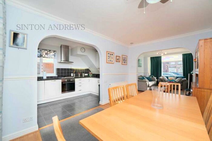 3 Bedroom House To Rent In Beresford Avenue, London, W7