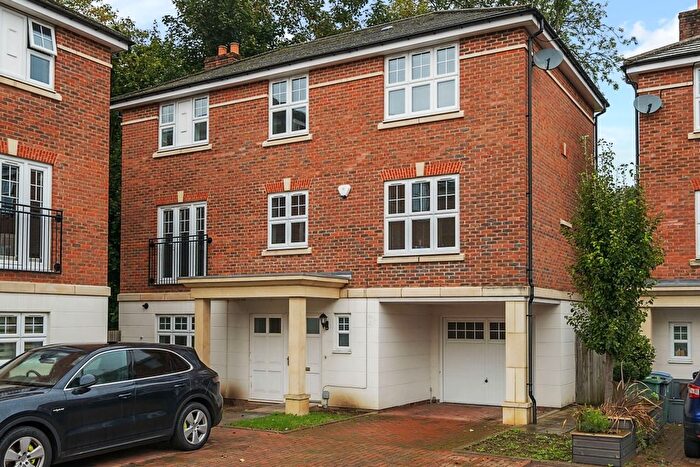 5 Bedroom Detached House To Rent In Colnhurst Road, Watford, WD17