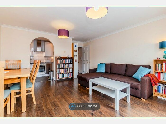 2 Bedroom Flat To Rent In The White House, London, SW17