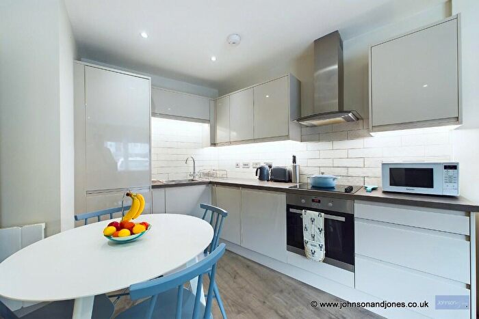 1 Bedroom Flat For Sale In Mead Court, Chertsey, Surrey, KT16