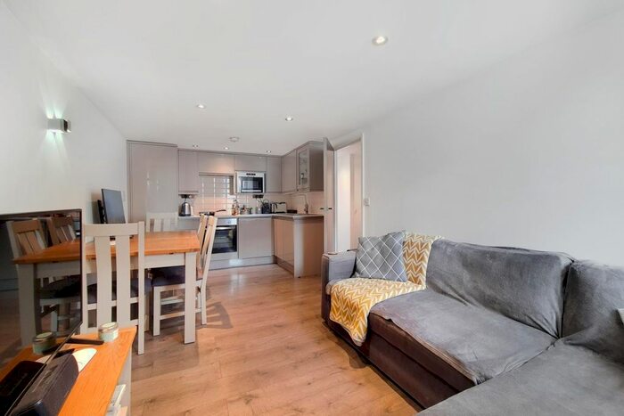 2 Bedroom Flat To Rent In Putney High Street, London, SW15
