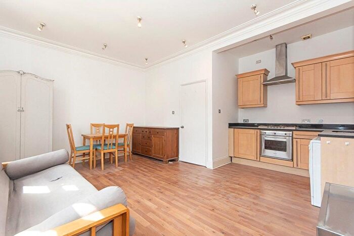 1 Bedroom Flat To Rent In Queenstown Road, Battersea, SW8