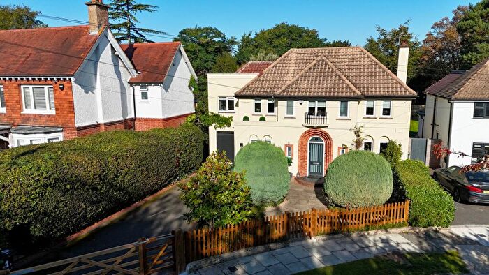 4 Bedroom Detached House For Sale In Hylands Close, Epsom, KT18